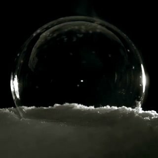 Мыльный пузырь на морозе
