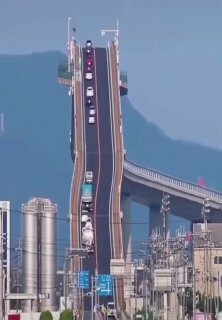 Необычный мост из Японии, который под определенным углом выглядит вертикальным